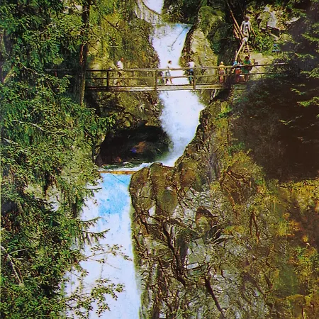 Zum Wasserfall Apartmán *